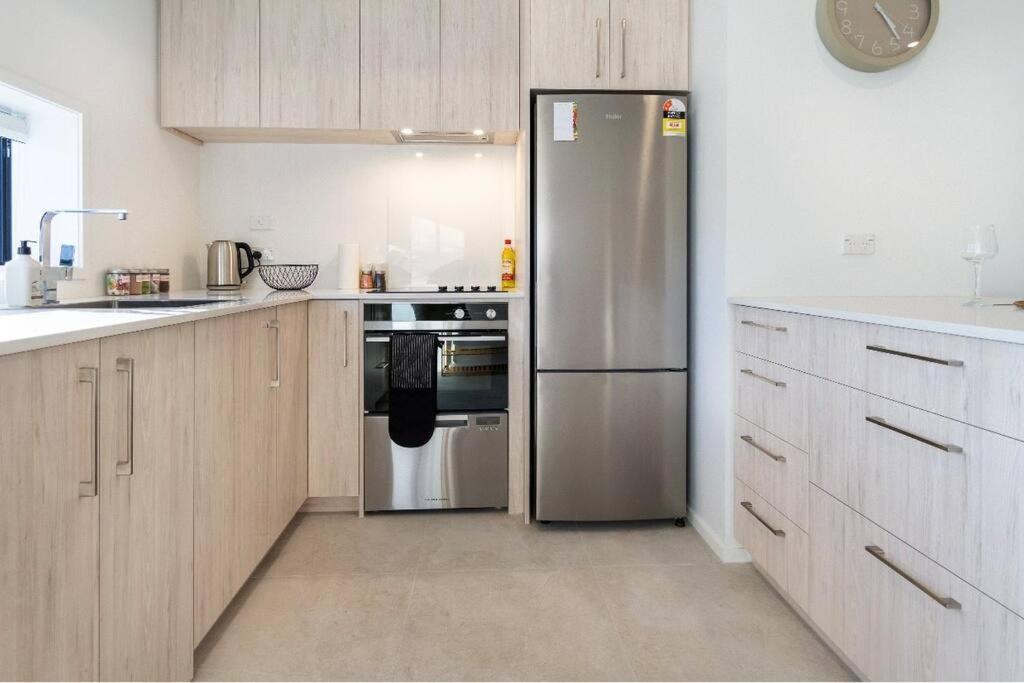 3 Minutes Walk To Riverside Market 4bed4bath * Christchurch