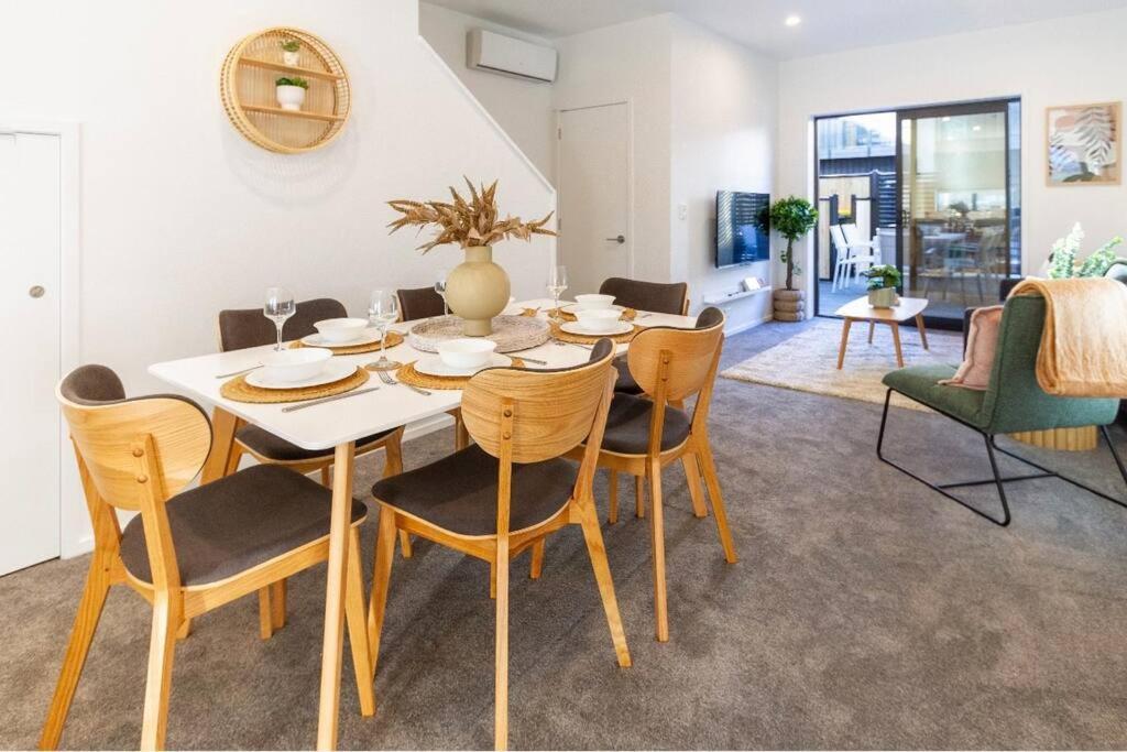 3 Minutes Walk To Riverside Market 4bed4bath Christchurch