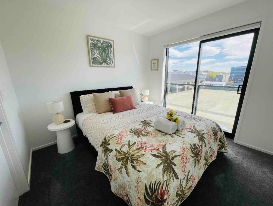 3 Minutes Walk To Riverside Market 4bed4bath Apartment