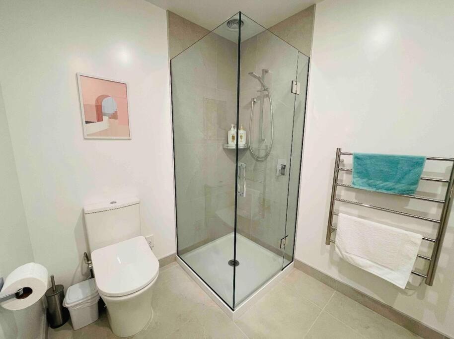 3 Minutes Walk To Riverside Market 4bed4bath Christchurch