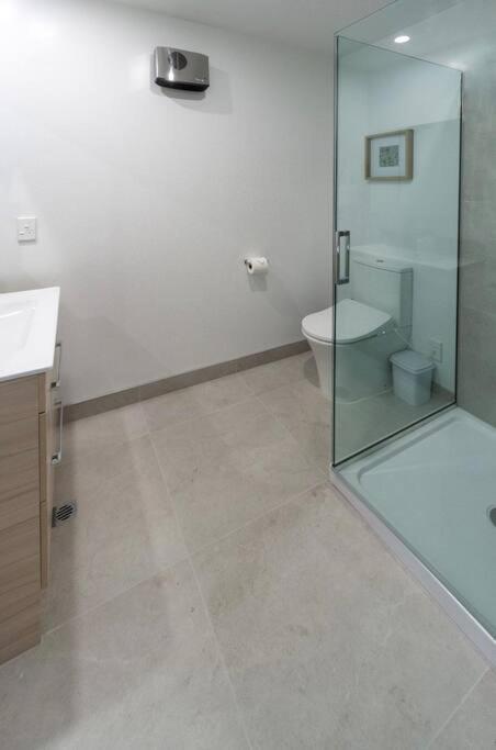3 Minutes Walk To Riverside Market 4bed4bath Apartment *