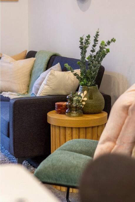 Apartment 3 Minutes Walk To Riverside Market 4bed4bath Christchurch