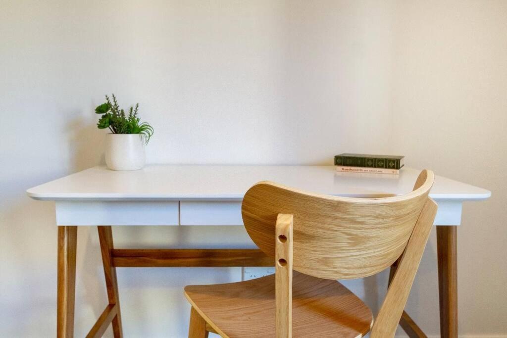 3 Minutes Walk To Riverside Market 4bed4bath Apartment *