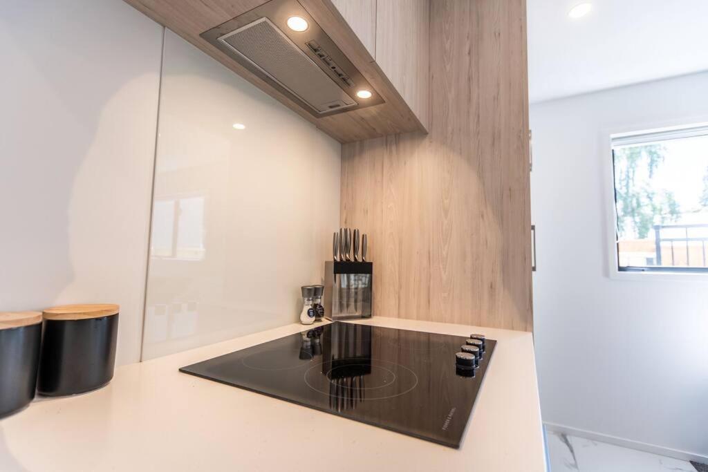 Brand New Opposite Hagley Park Close Cbd Hospital Apartment *