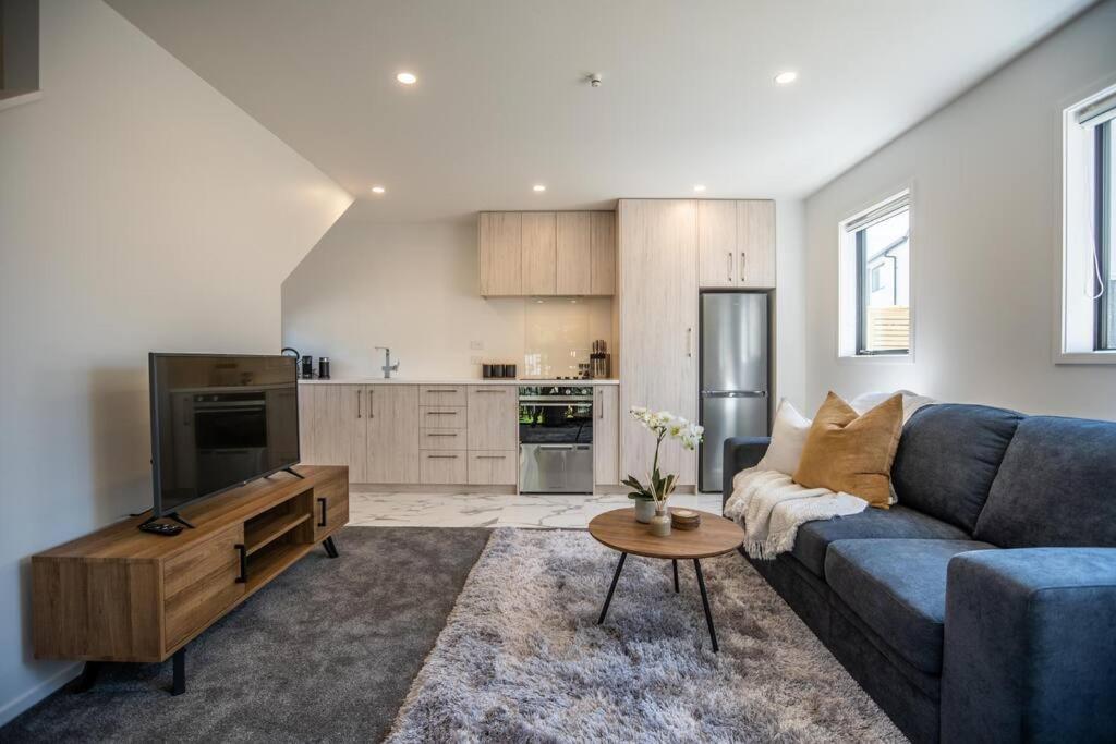 Brand New Opposite Hagley Park Close Cbd Hospital Apartment *