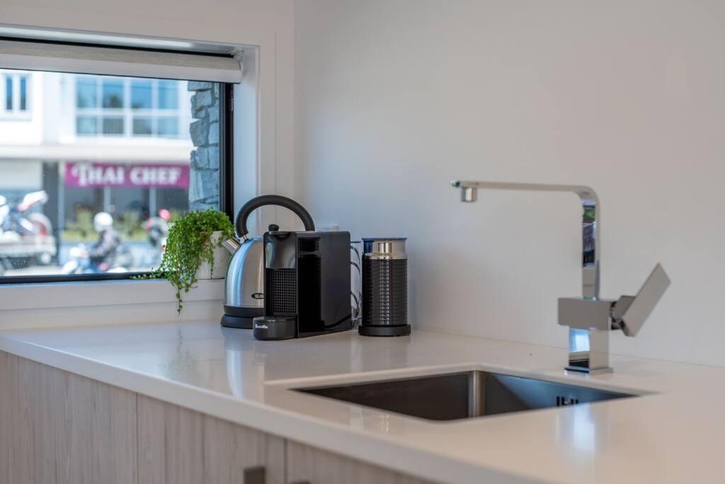 Brand New Opposite Hagley Park Close Cbd Hospital * Christchurch