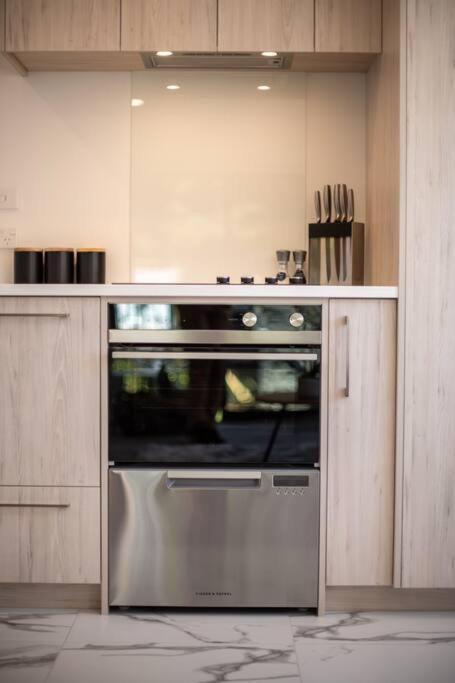 Brand New Opposite Hagley Park Close Cbd Hospital * Christchurch