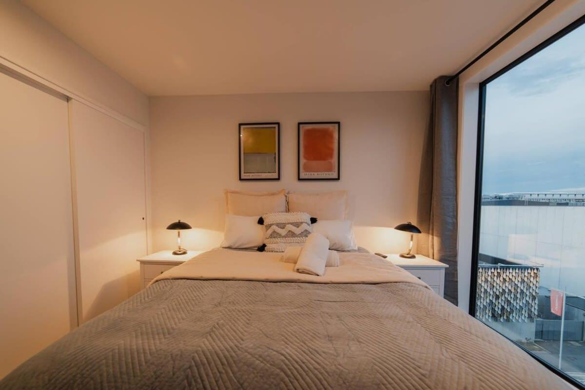Vibrant Apartment *