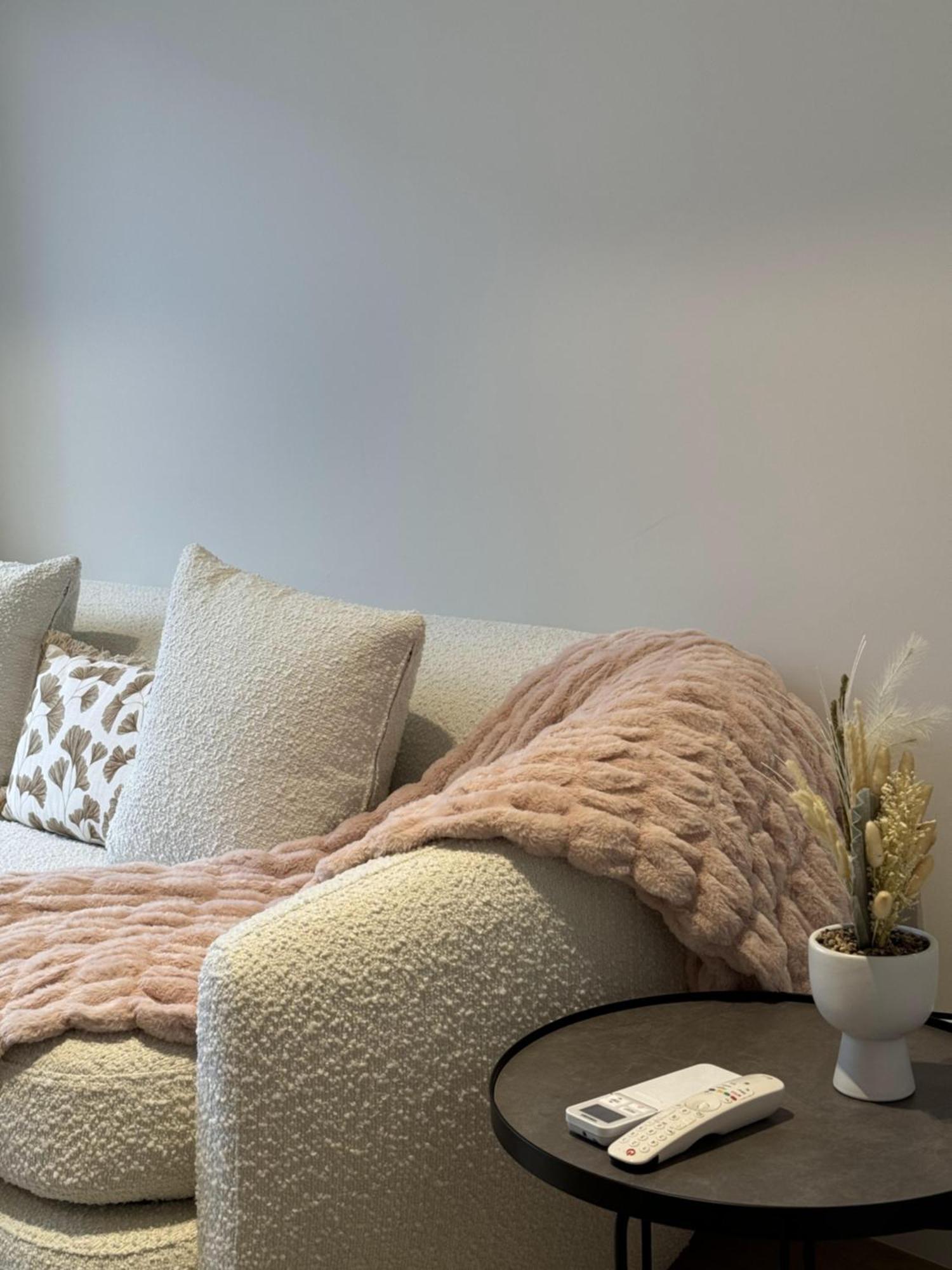 Black-luxe Living In The Heart Of City