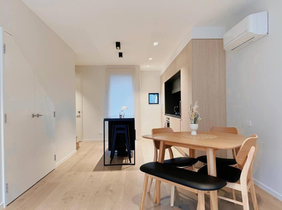 Black-luxe Living In The Heart Of City * Christchurch