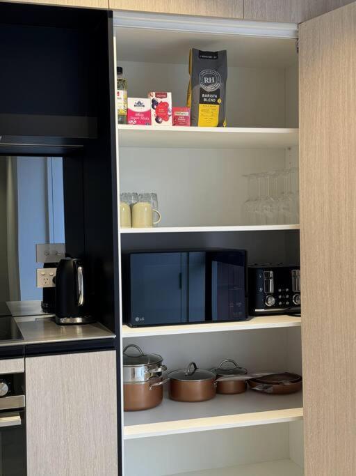 Apartment Black-luxe Living In The Heart Of City *
