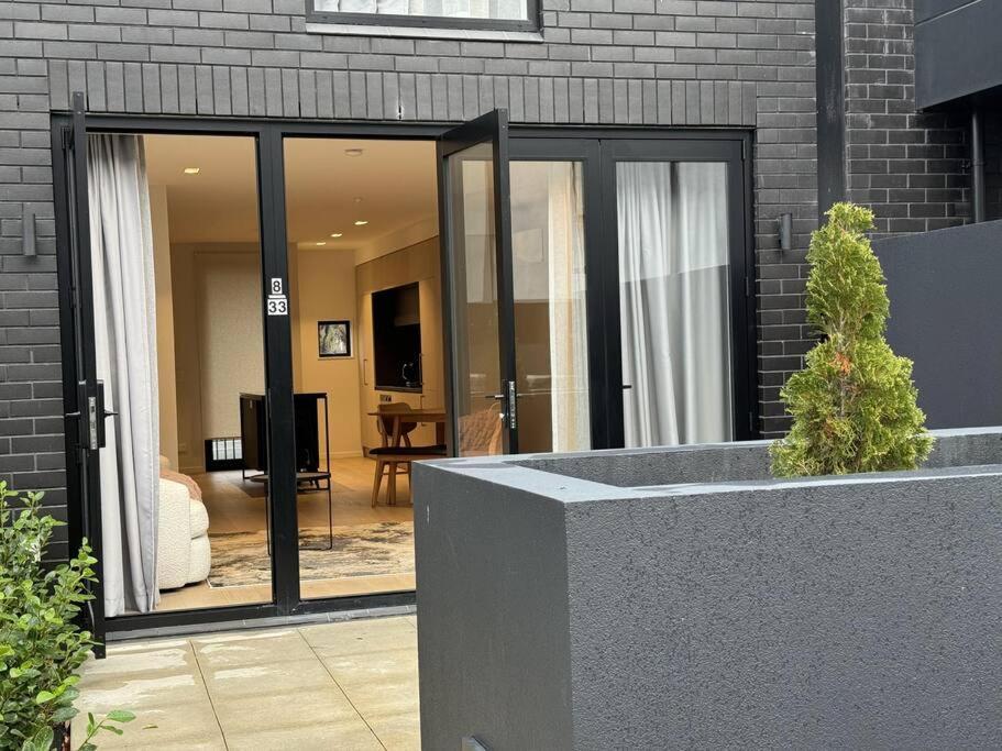 Apartment Black-luxe Living In The Heart Of City