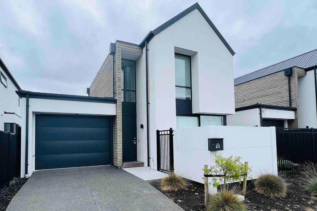 Family House Airport Heaven Holiday home *