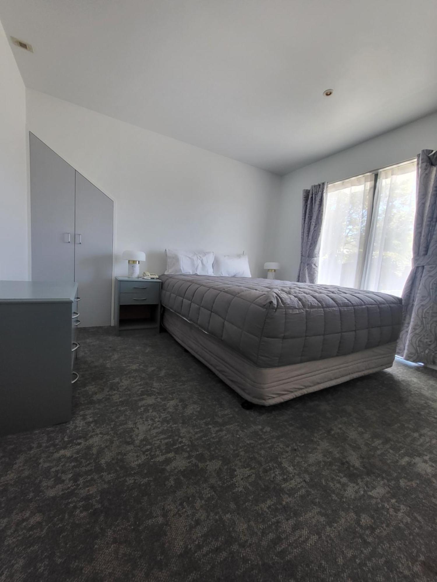 Courtesy Court Motel 3*