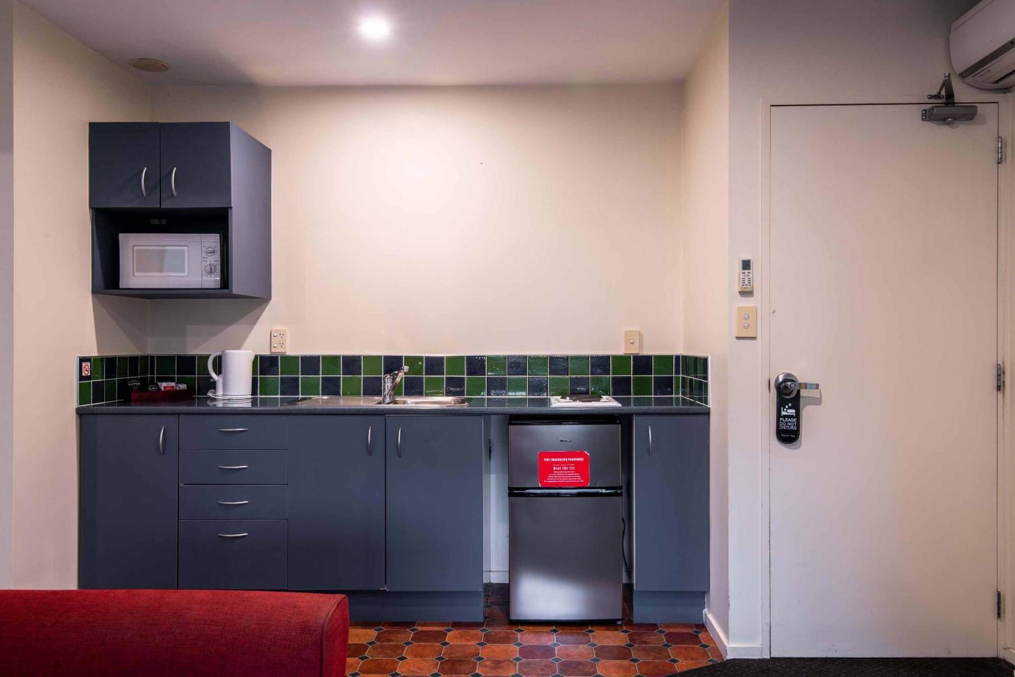 298 Westside Motor Motel 4*