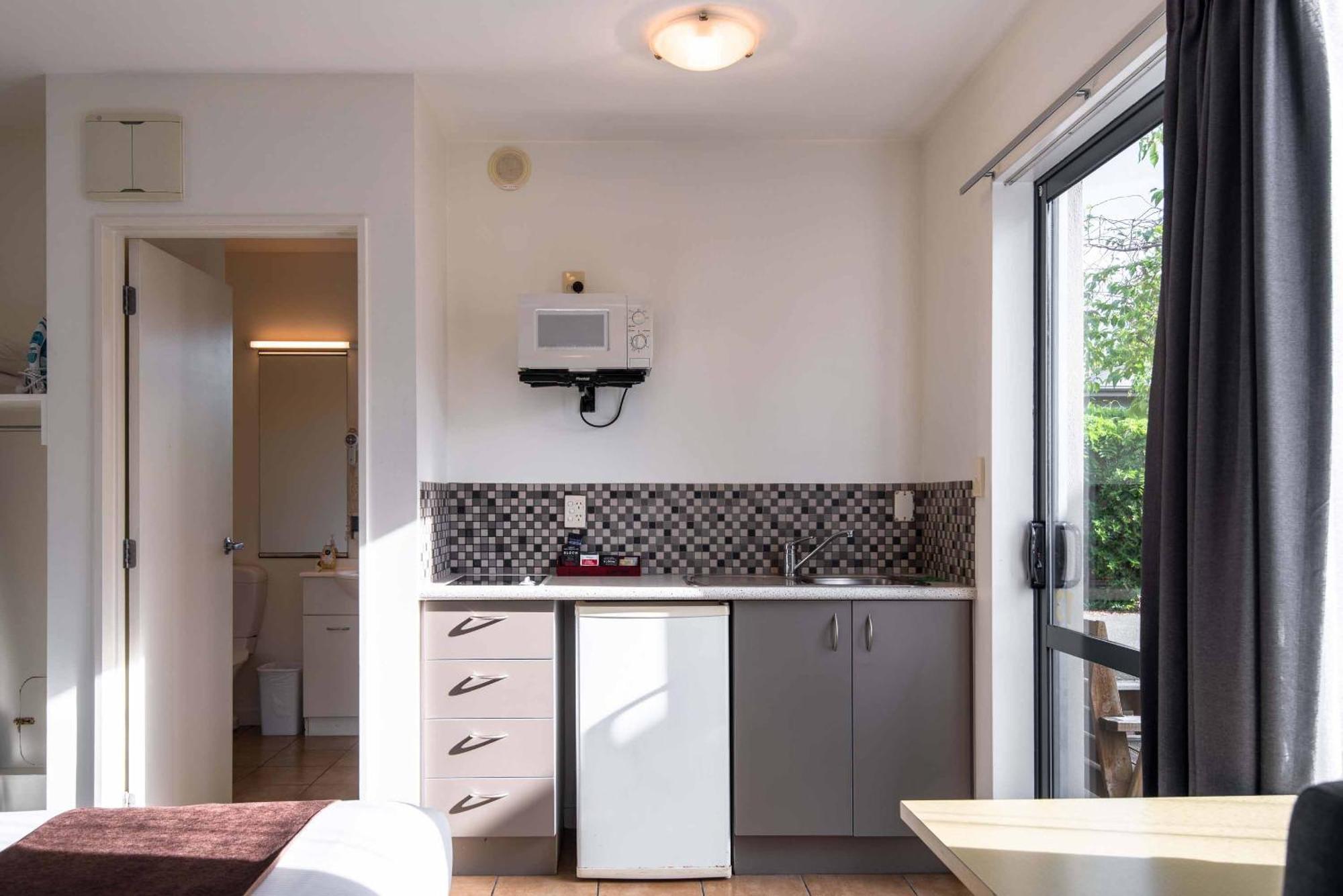 298 Westside Motor Motel 4*