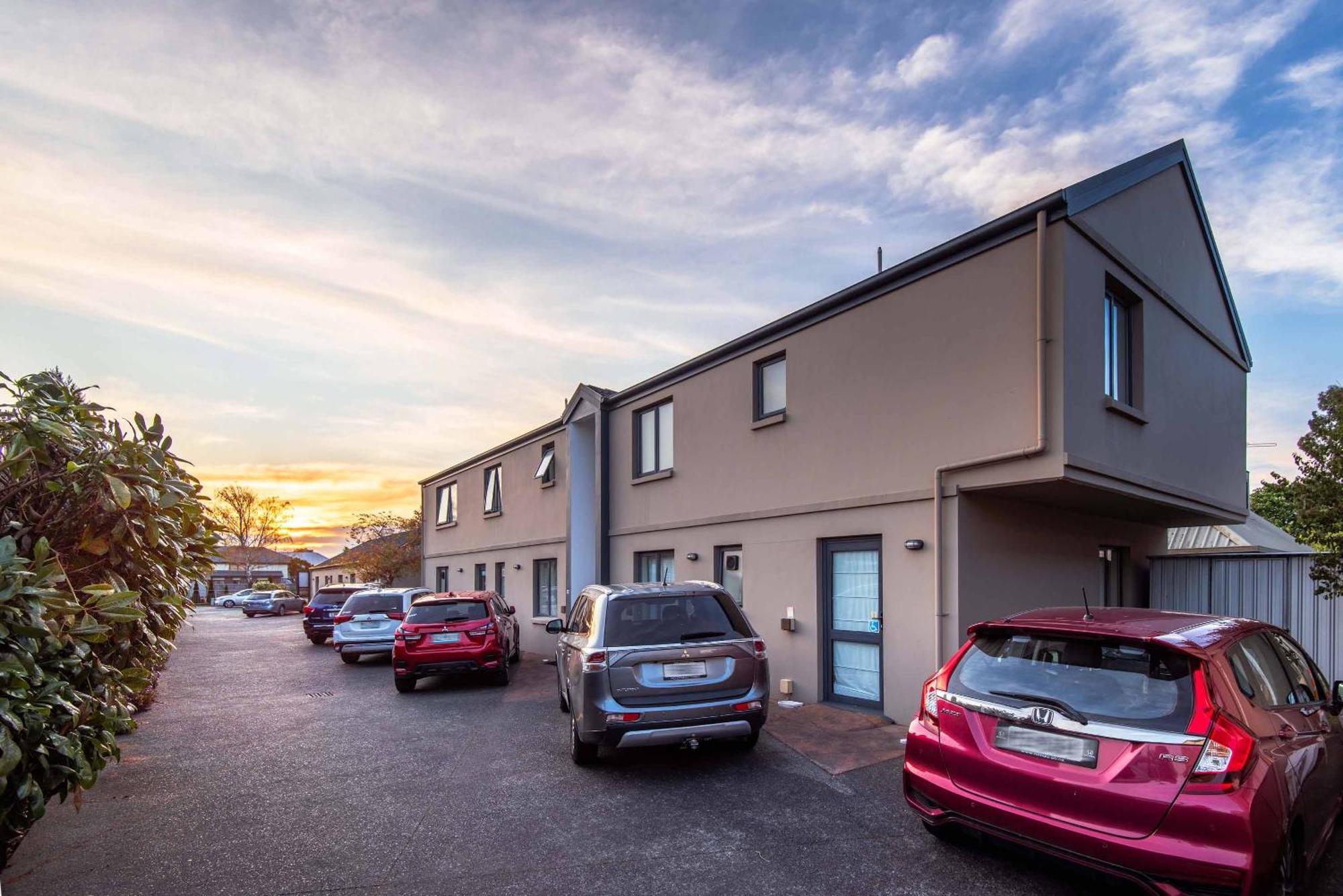 298 Westside Motor 4* Christchurch