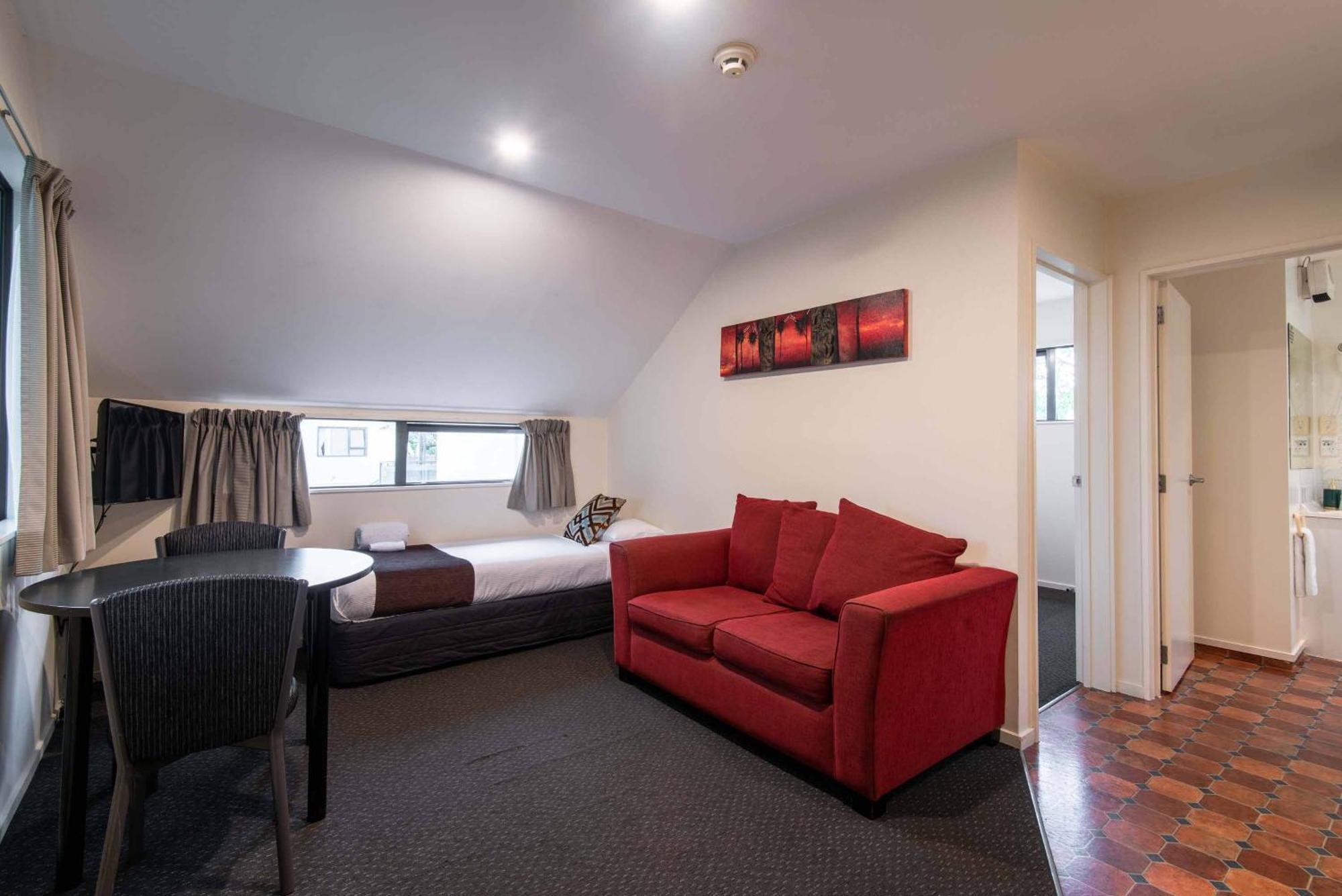 298 Westside Motor Motel 4*
