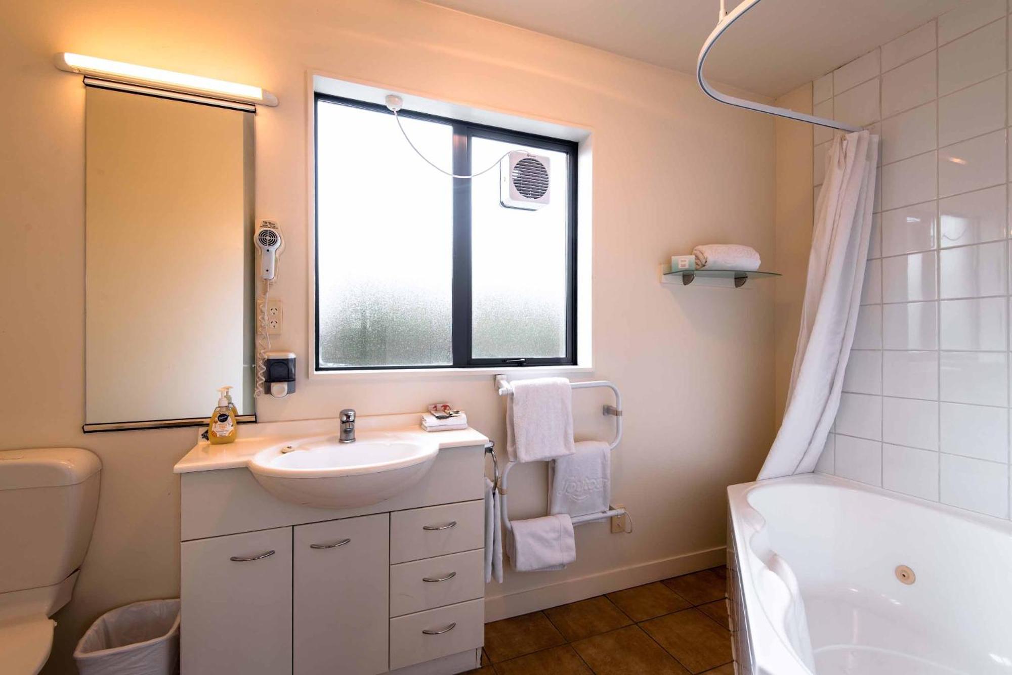 Motel 298 Westside Motor 4*