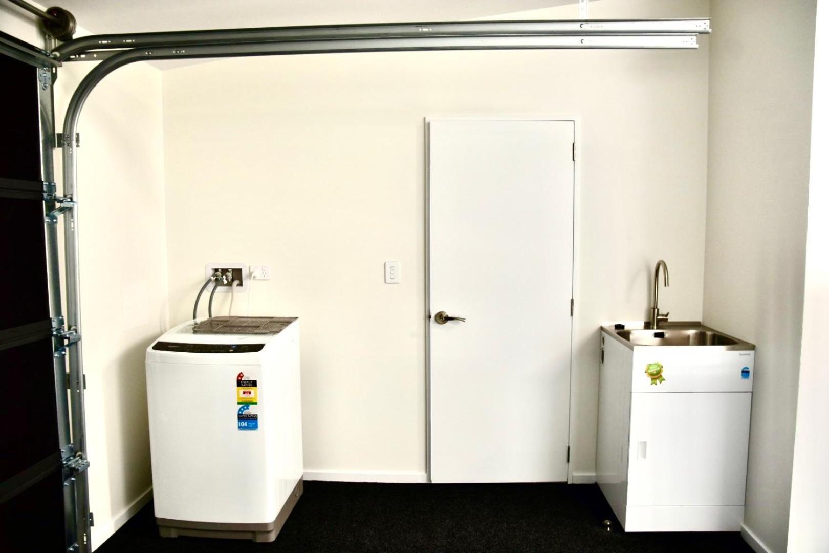 Holiday home Chch Near Cbd Sleek New Townhouse 3 Beds 3 Bath With Onsite Garage Christchurch