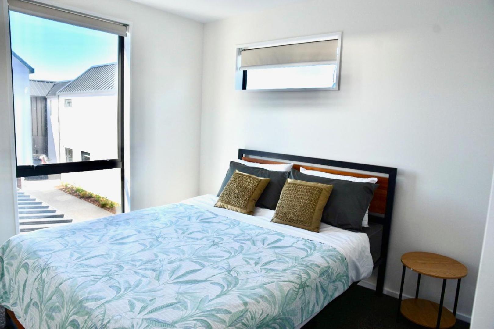 Holiday home Chch Near Cbd Sleek New Townhouse 3 Beds 3 Bath With Onsite Garage