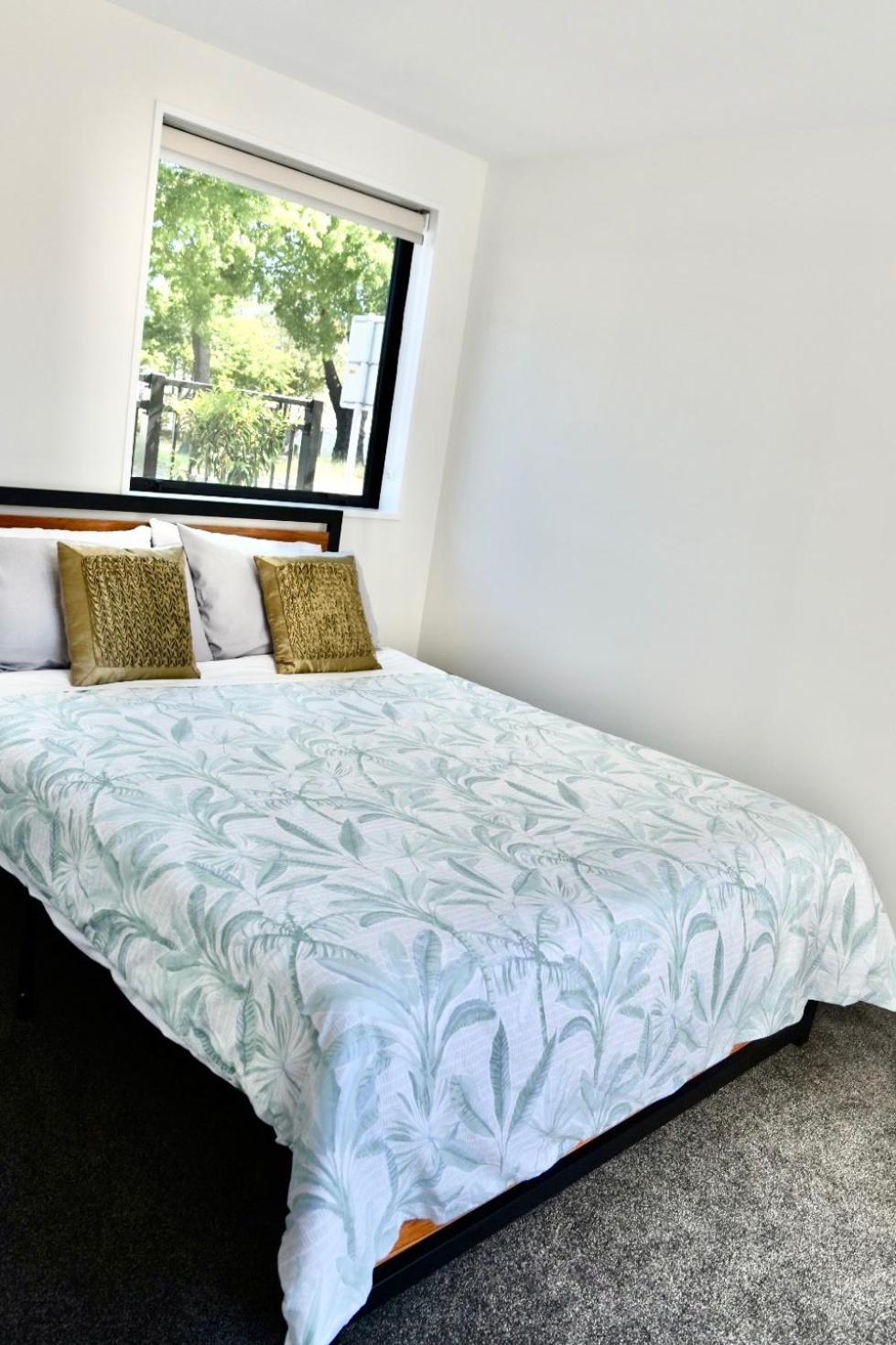 Chch Near Cbd Sleek New Townhouse 3 Beds 3 Bath With Onsite Garage * Christchurch