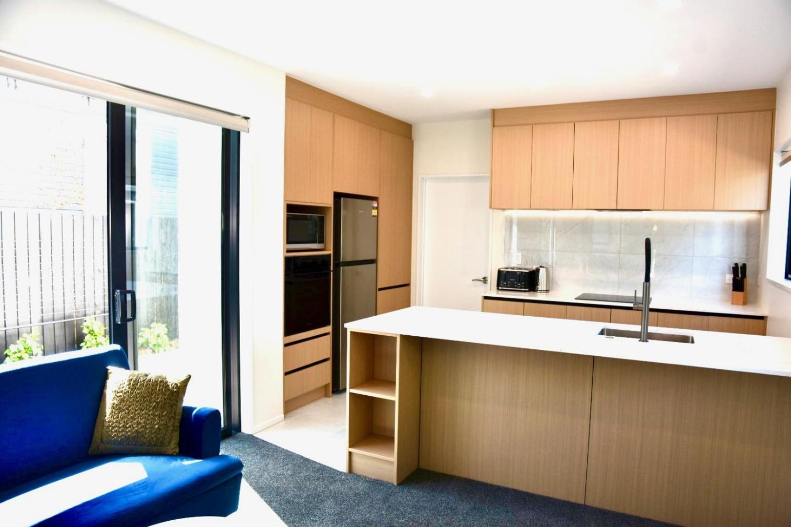 Chch Near Cbd Sleek New Townhouse 3 Beds 3 Bath With Onsite Garage Christchurch