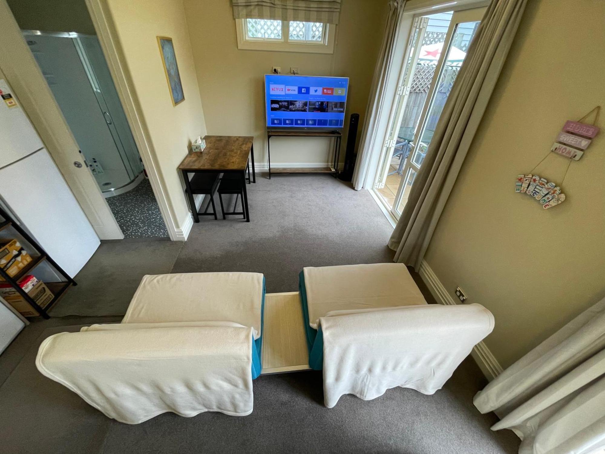 Guest house Quiet And New Cnzhouse With Yard Near River In Cbd