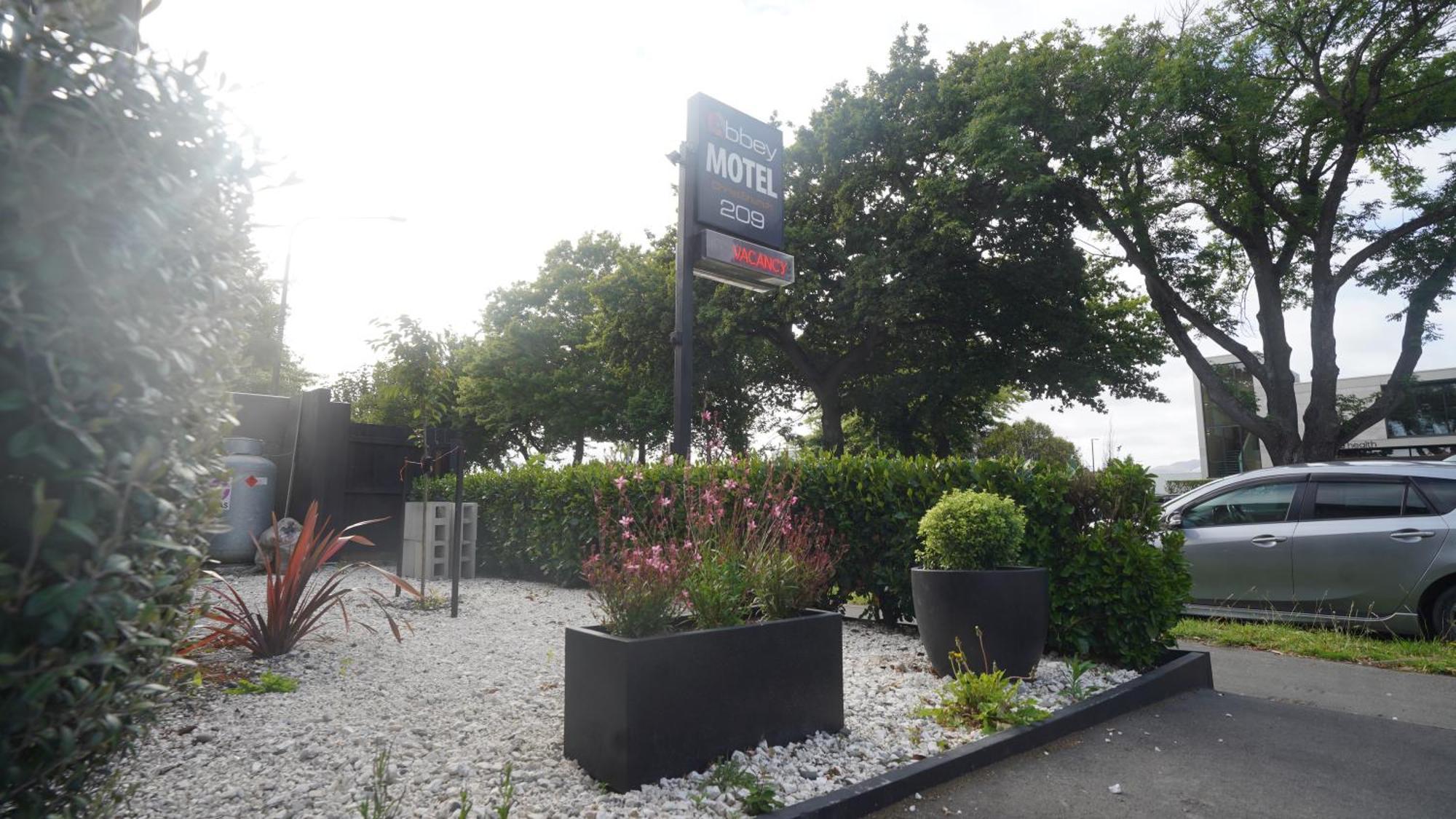Abbey Motor 3*