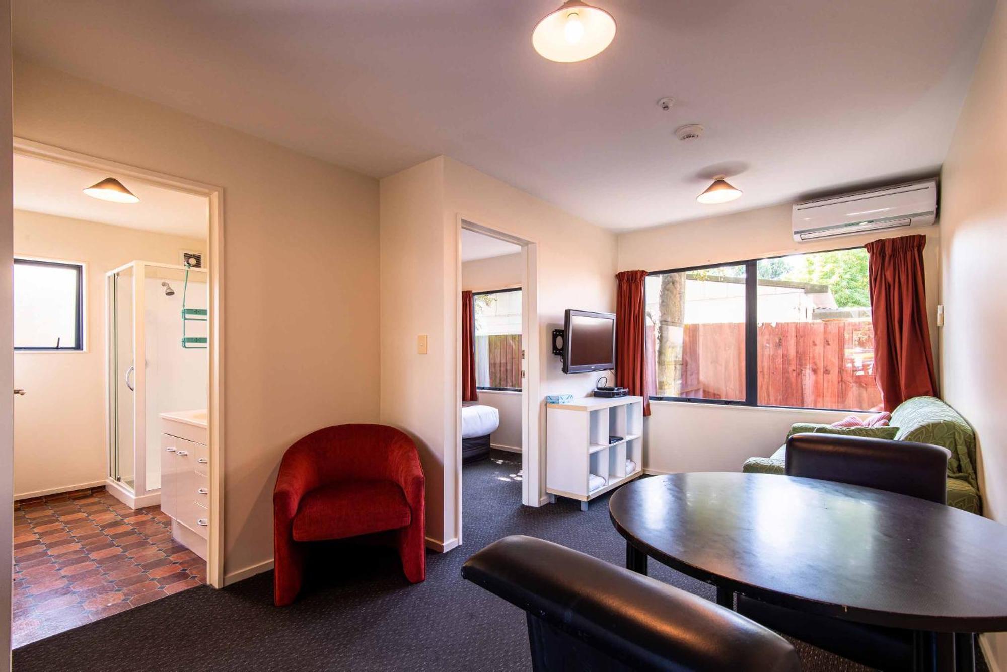 298 Westside Motor 4* Christchurch