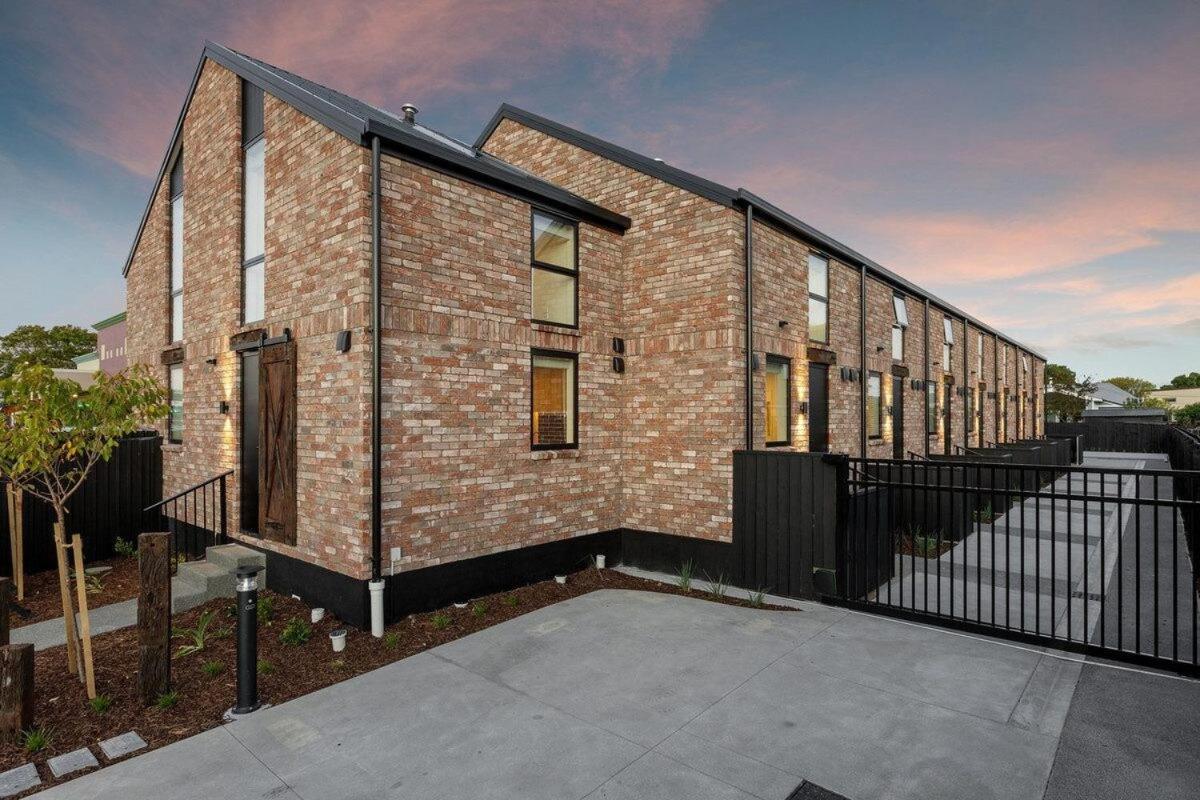 New Build Townhouse & Gated Car Park Christchurch