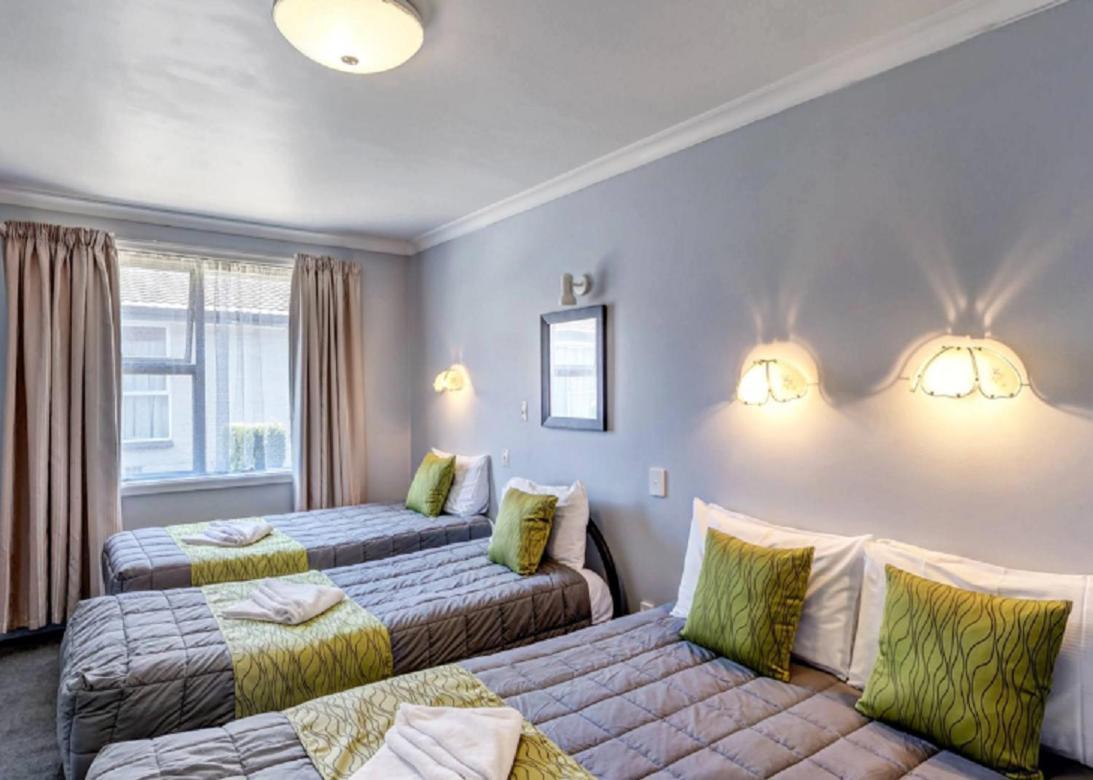 Admiral Motel 3*