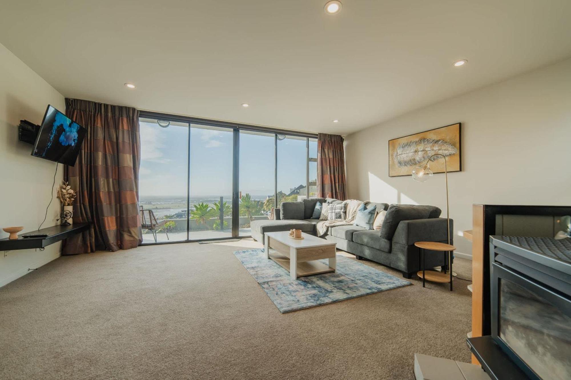 Adventure & Relaxation Cozy 3br With Games & Scenic Views Apartment Christchurch