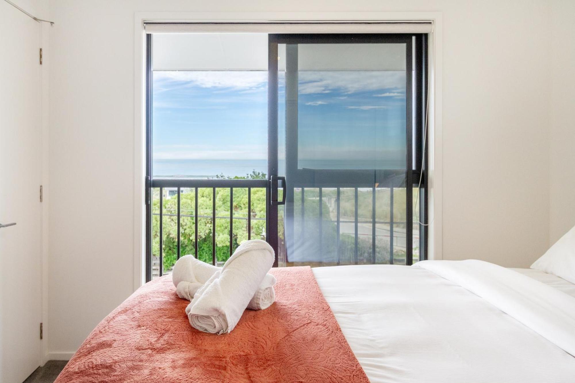 Seaside 2 Bed 2 Bath Haven Short Walk To The Apartment *