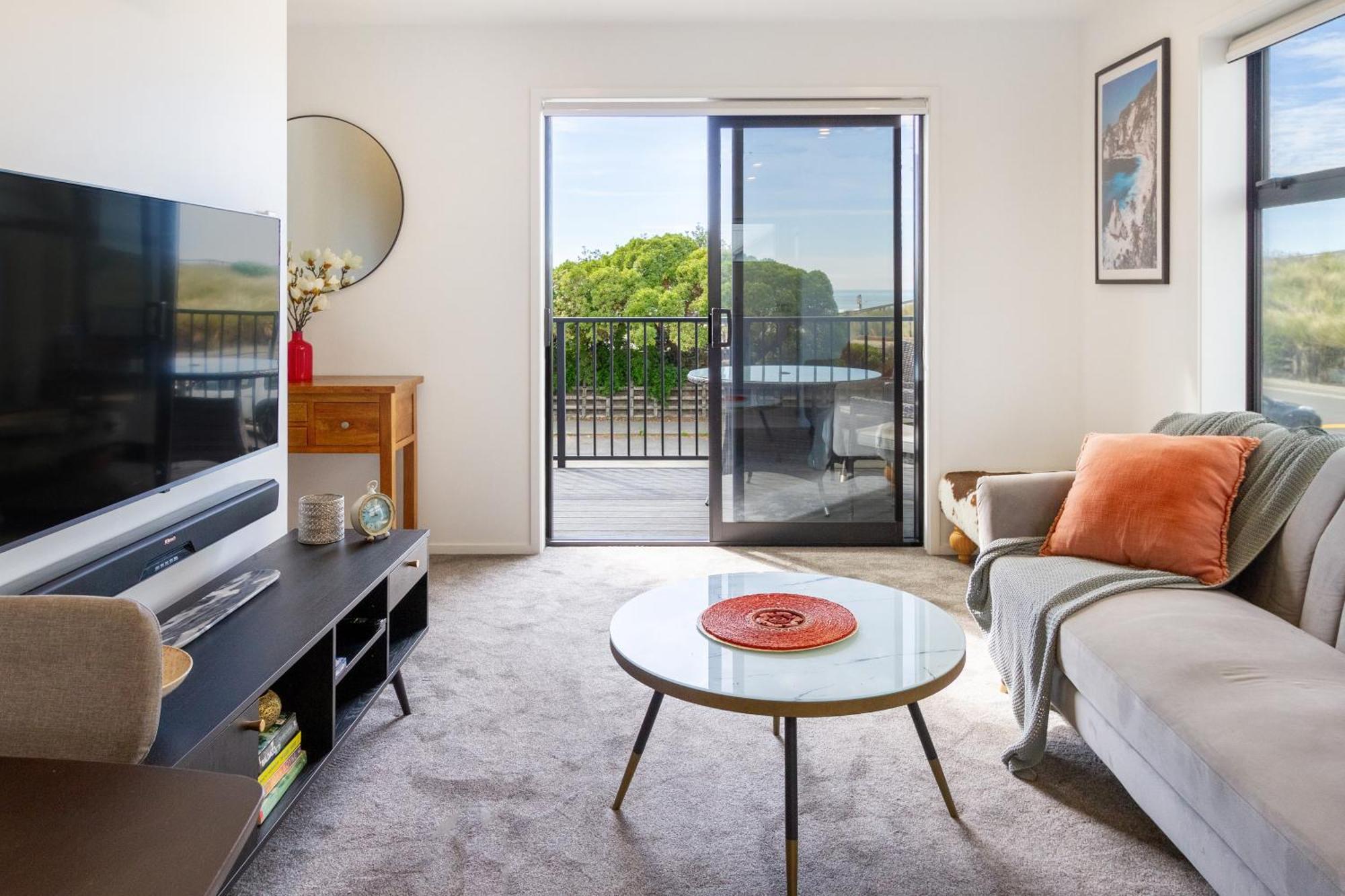 Seaside 2 Bed 2 Bath Haven Short Walk To The Apartment
