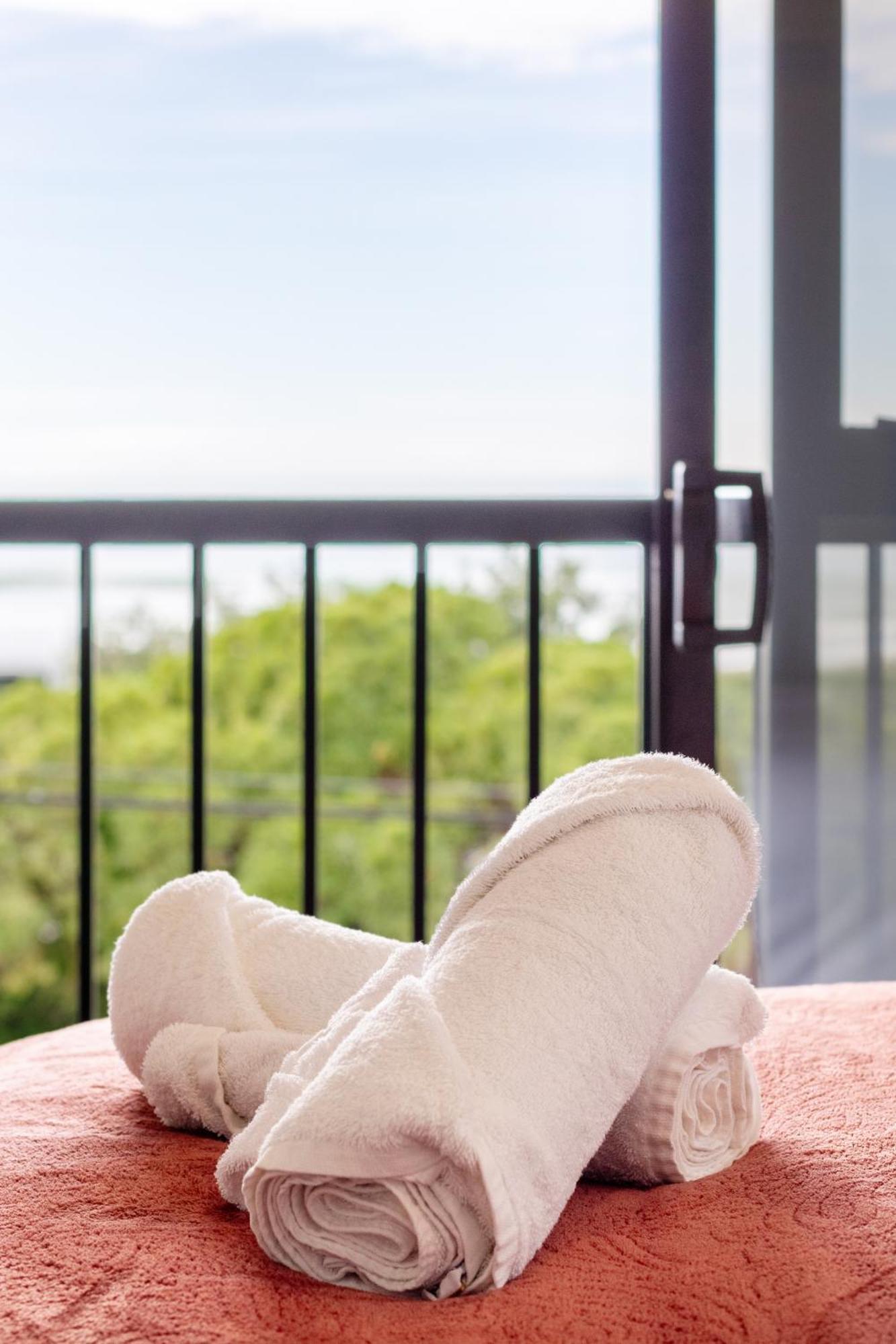 Apartment Seaside 2 Bed 2 Bath Haven Short Walk To The *