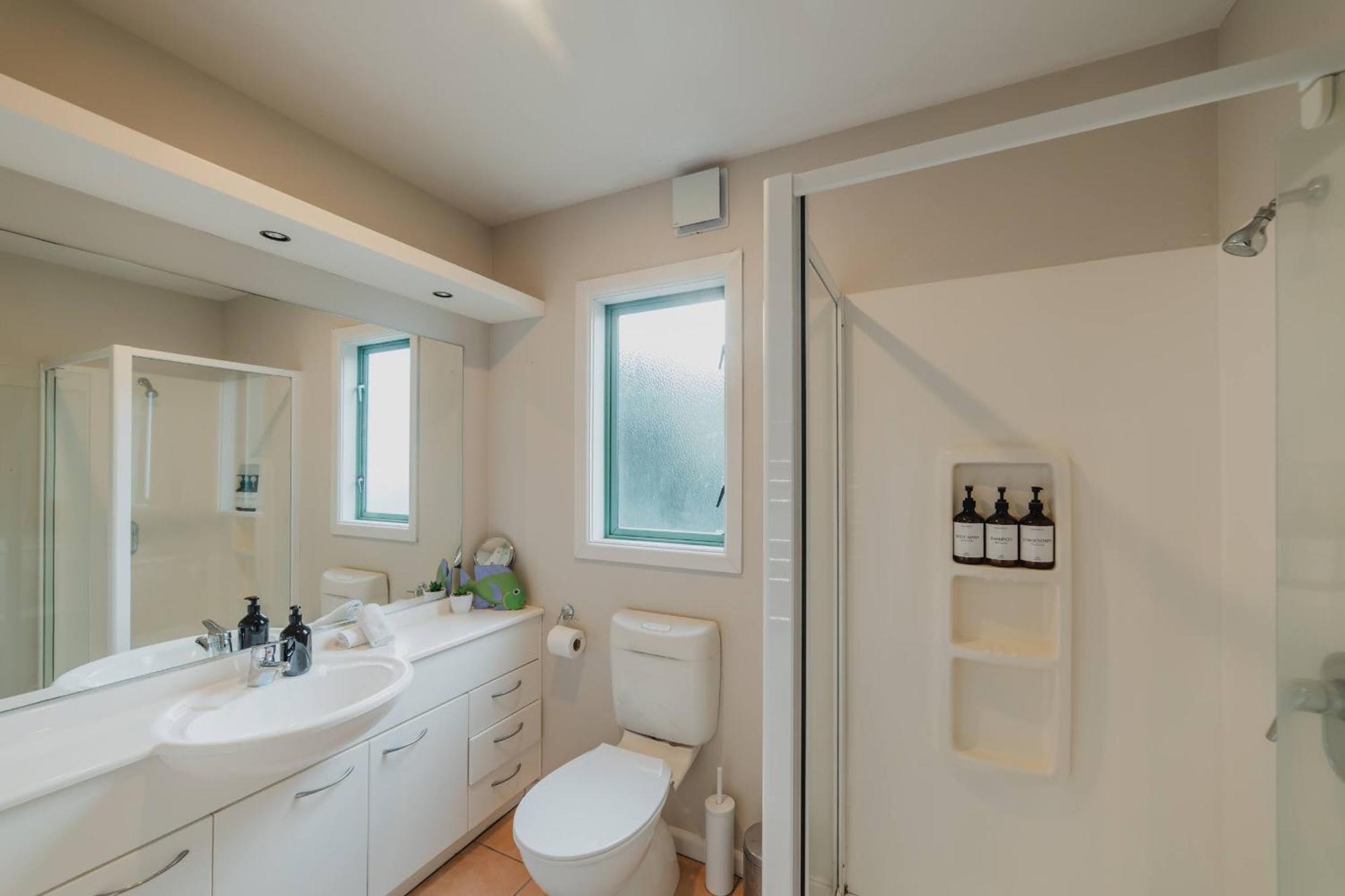 Elevated Ocean View Oasis - 3br 2 Bath Parking Holiday home