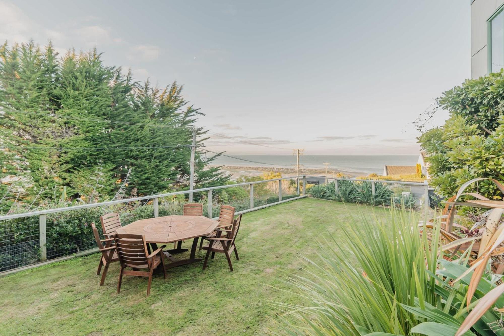 Holiday home Elevated Ocean View Oasis - 3br 2 Bath Parking *