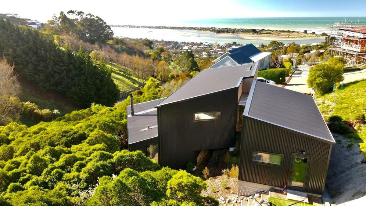 Holiday home Ocean Views At Rapanui Lodge- 4br Gem With Parking