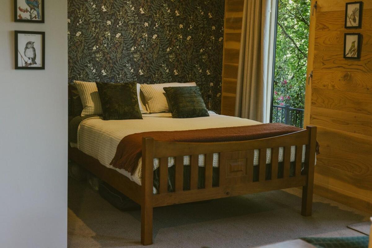 The Bird's Nest - Secluded Getaway! * Christchurch