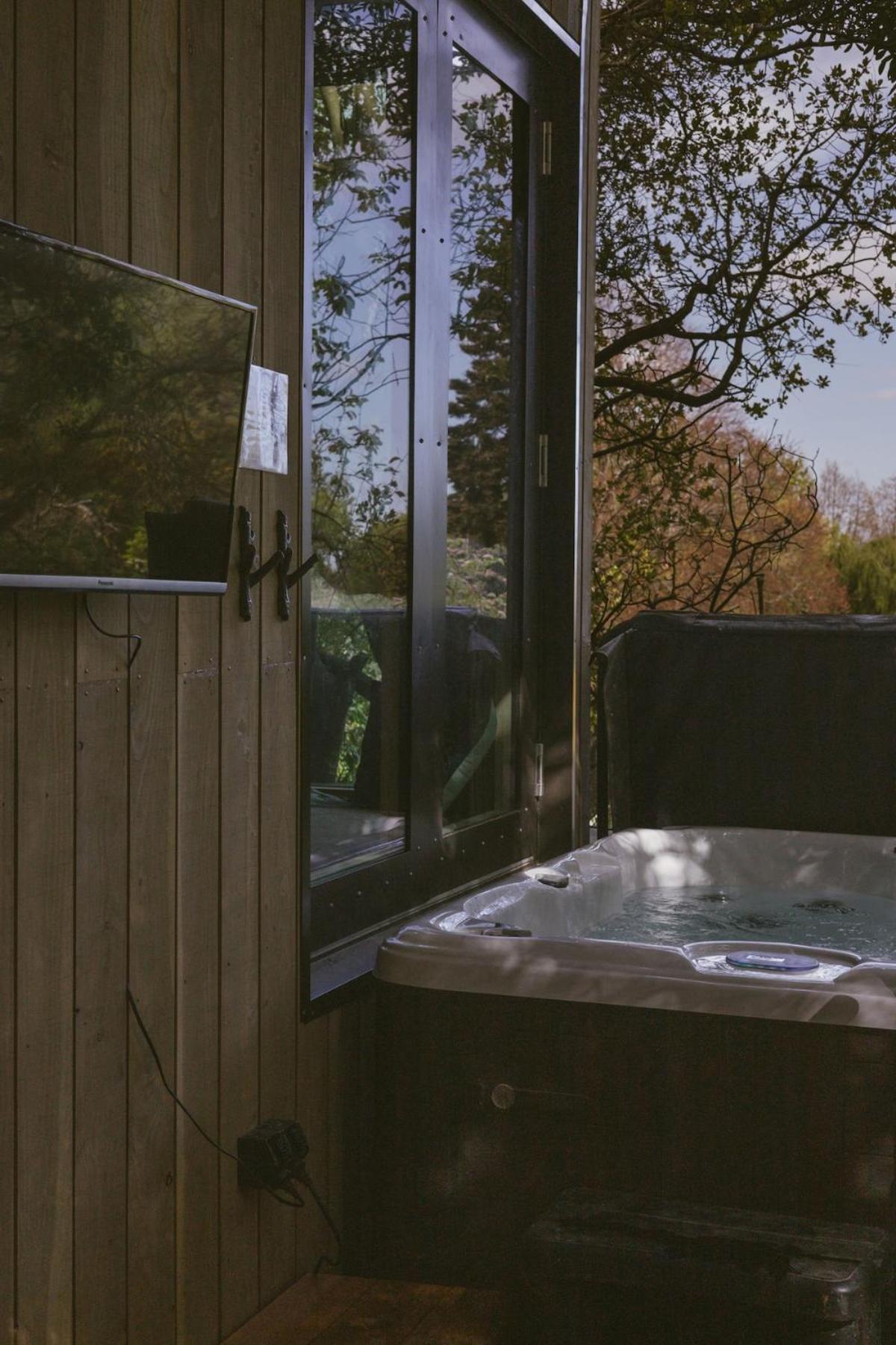 The Bird's Nest - Secluded Getaway! Christchurch