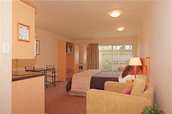 Lorenzo Motor 4* Christchurch