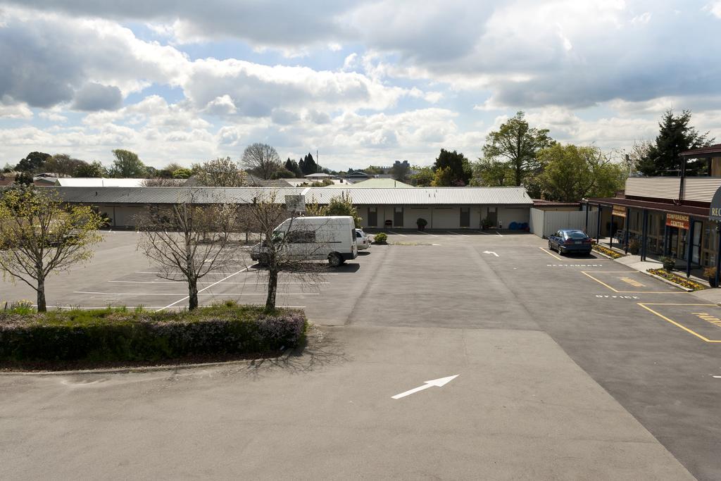 Blenheim Road Motor 3*