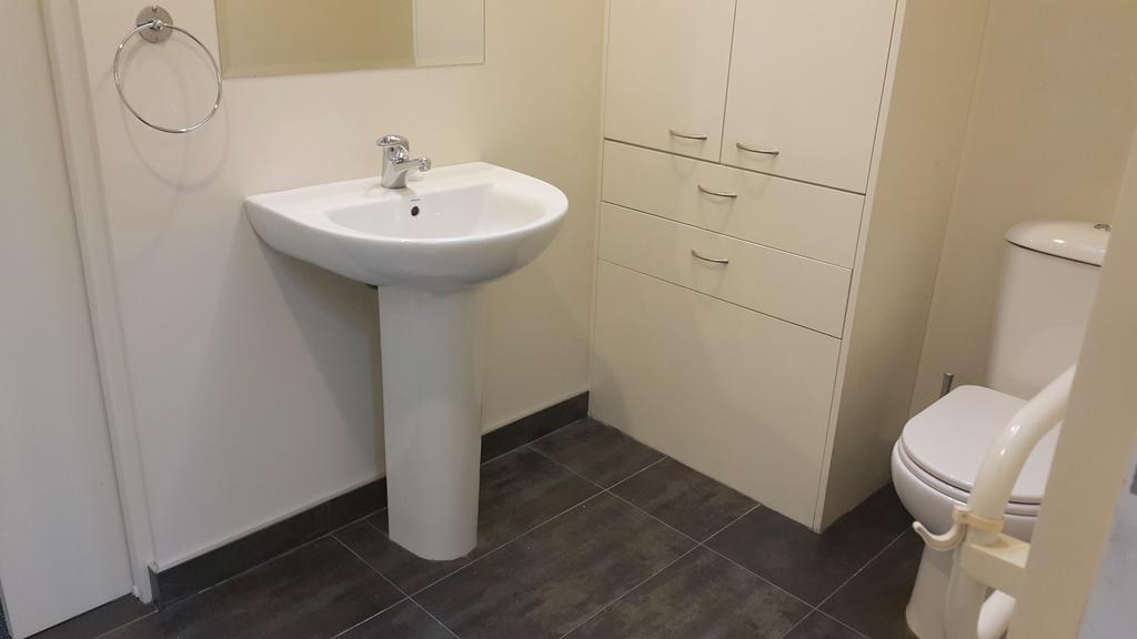 Riccarton Loft - Christchurch Holiday Homes Apartment