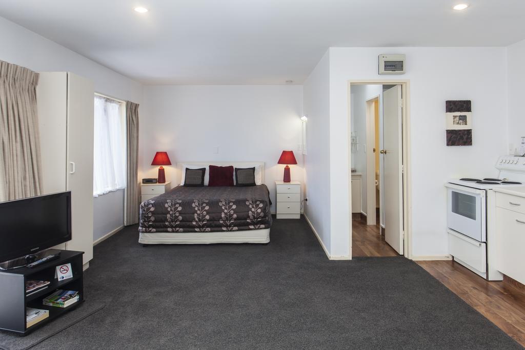 Casino Court Motor Motel 4*
