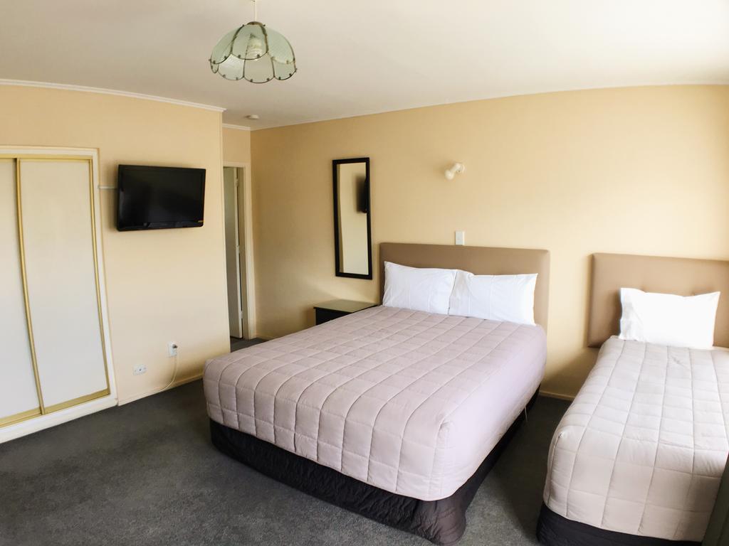 Merivale Court & Motel 3*