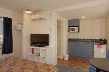 Motel 298 Westside Motor 4*