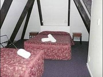 Camelot Motor Motel 4*