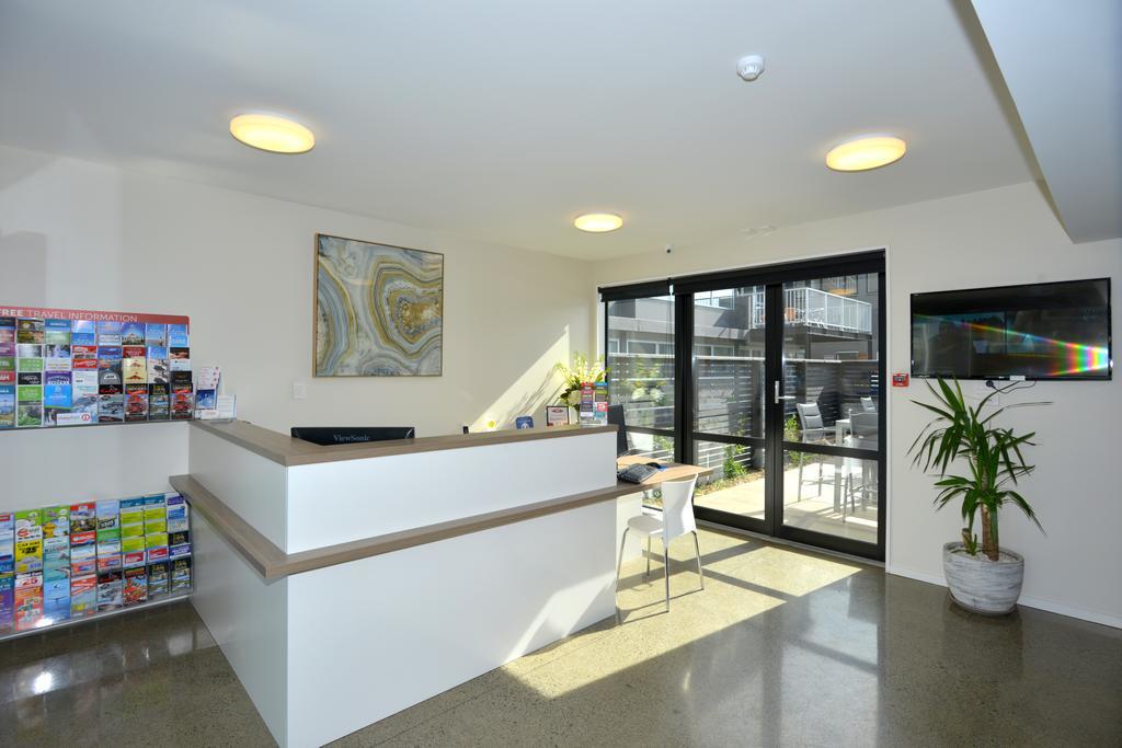 Southwark & 4*