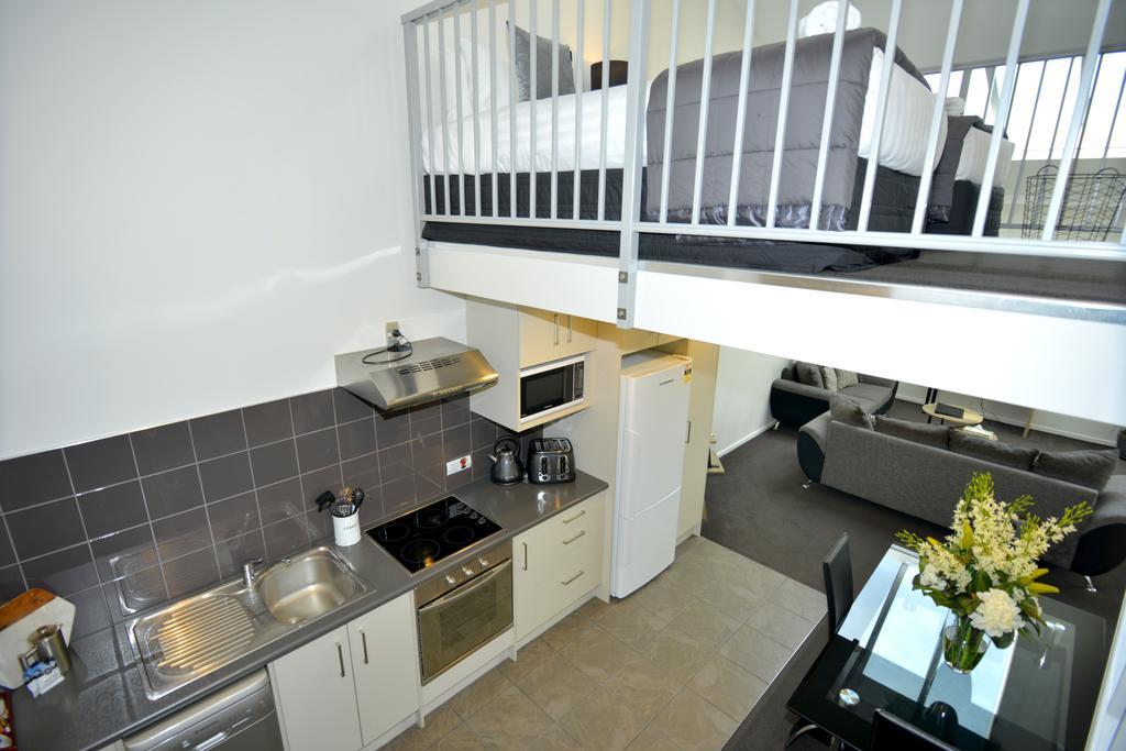 Southwark & 4*